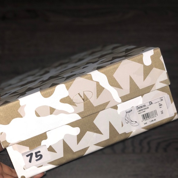 Valentino Garavani Star black tango pump 39 8.5 - Picture 6 of 7